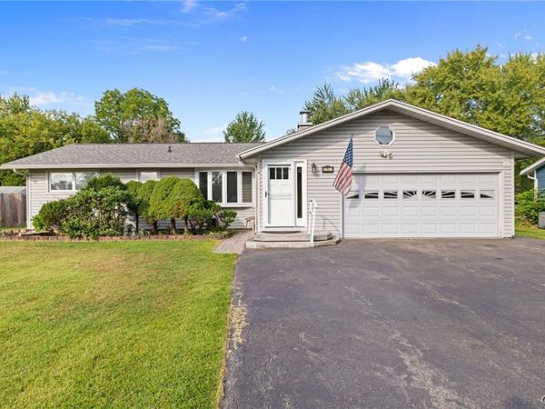 7761 Davis Road S, Syracuse, NY 13212