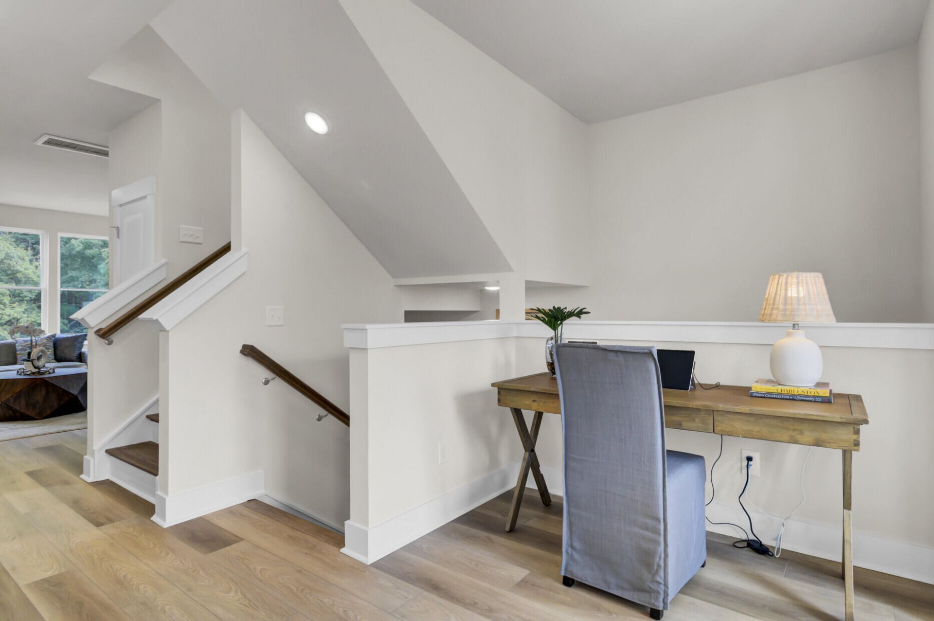 136 Fernbank Road Photo 5