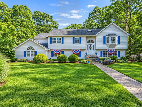 1 Chen Court , Middle Island, NY 11953