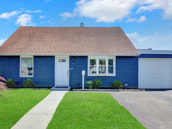 12 Carlton Drive , Massapequa, NY 11758