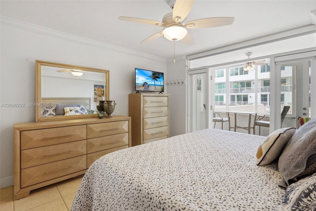 5401 Collins Ave, Unit 108, Miami Beach, FL 33140 Photo