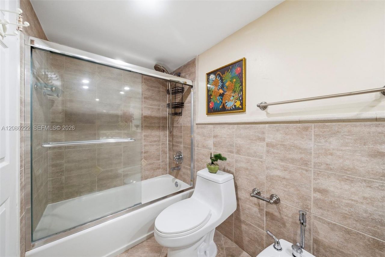5401 Collins Ave, Unit 108, Miami Beach, FL 33140 Photo