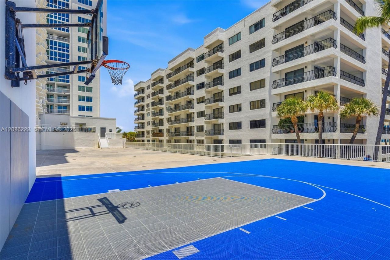 5401 Collins Ave, Unit 108, Miami Beach, FL 33140 Photo