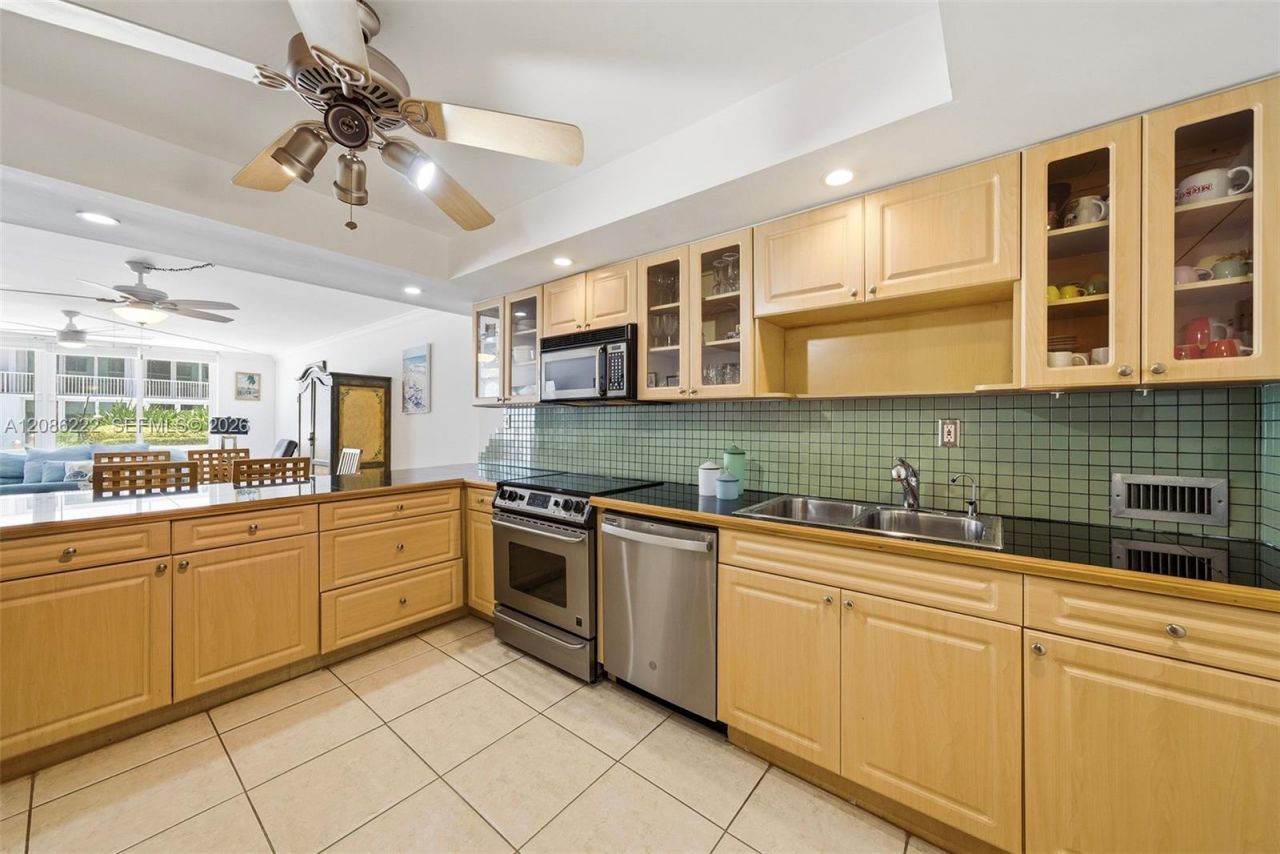 5401 Collins Ave, Unit 108, Miami Beach, FL 33140 Photo