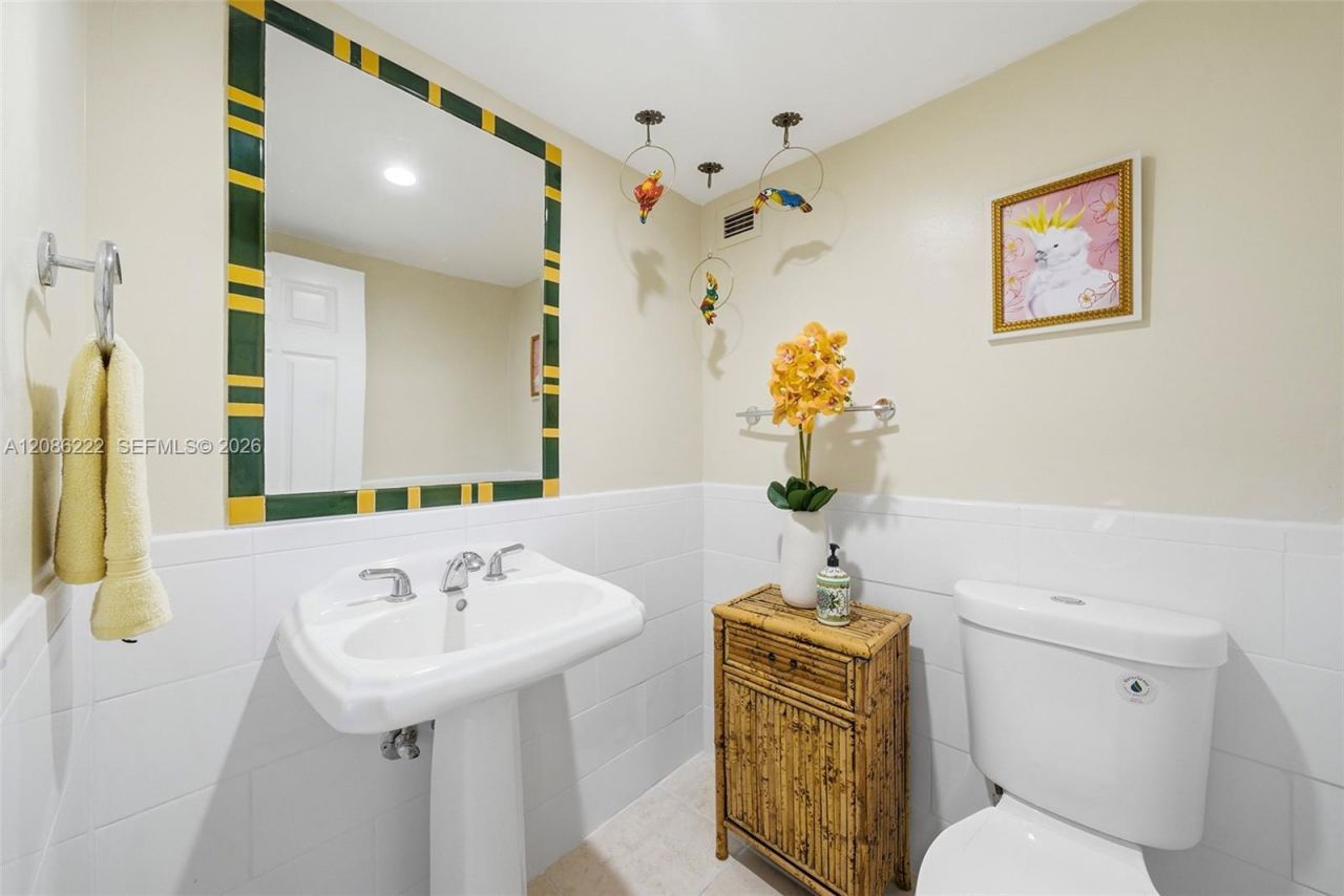 5401 Collins Ave, Unit 108, Miami Beach, FL 33140 Photo