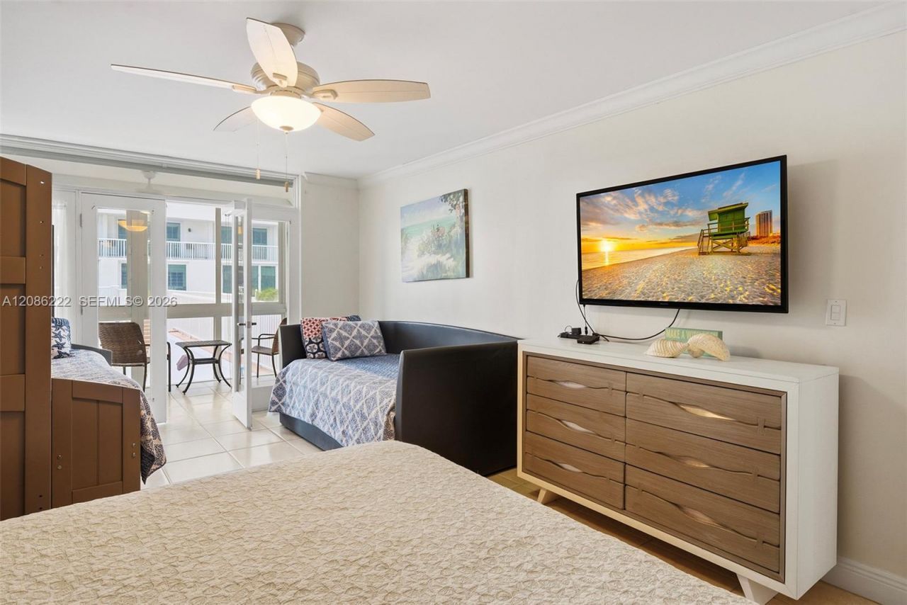 5401 Collins Ave, Unit 108, Miami Beach, FL 33140 Photo