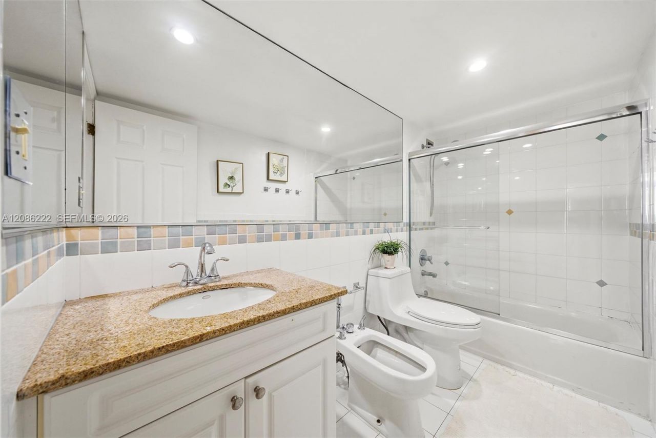 5401 Collins Ave, Unit 108, Miami Beach, FL 33140 Photo