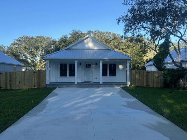 916 Kennedy Dr, St Augustine, FL 32084