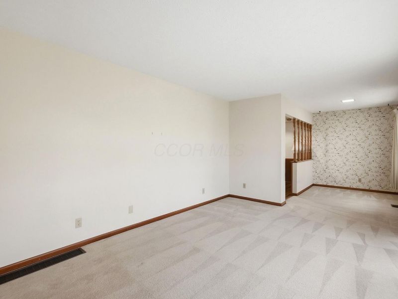 315 Simpson Road, London, OH 43140 Photo 7