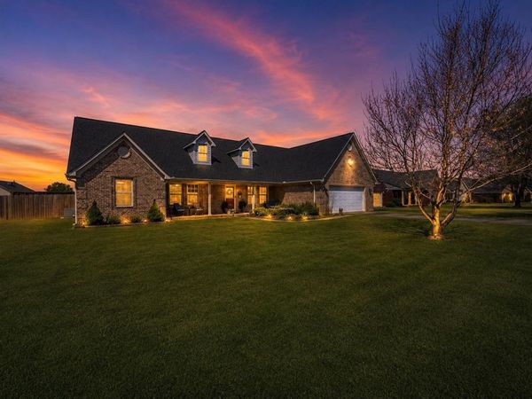 77 LAUREN CV , Atoka, TN 38004