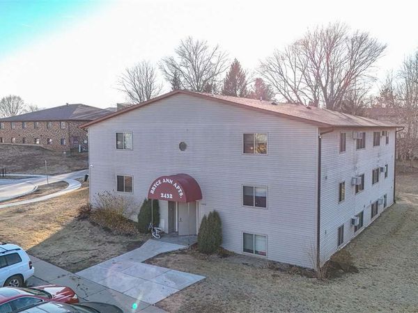 2432 Petsel Place, Iowa City, IA 52246