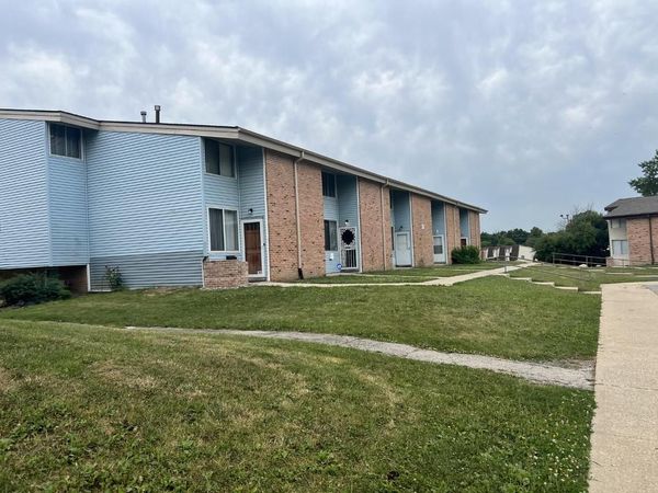 8911 N Swan ROAD, Unit E, Milwaukee, WI 53224
