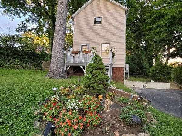 27 B Wood Road , Great Neck, NY 11024