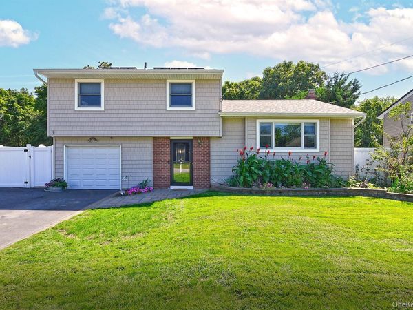 21 Campo Avenue , Selden, NY 11784