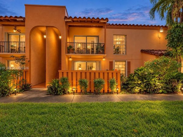 7110 Fairway Dr , Unit L12, Miami Lakes, FL 33014