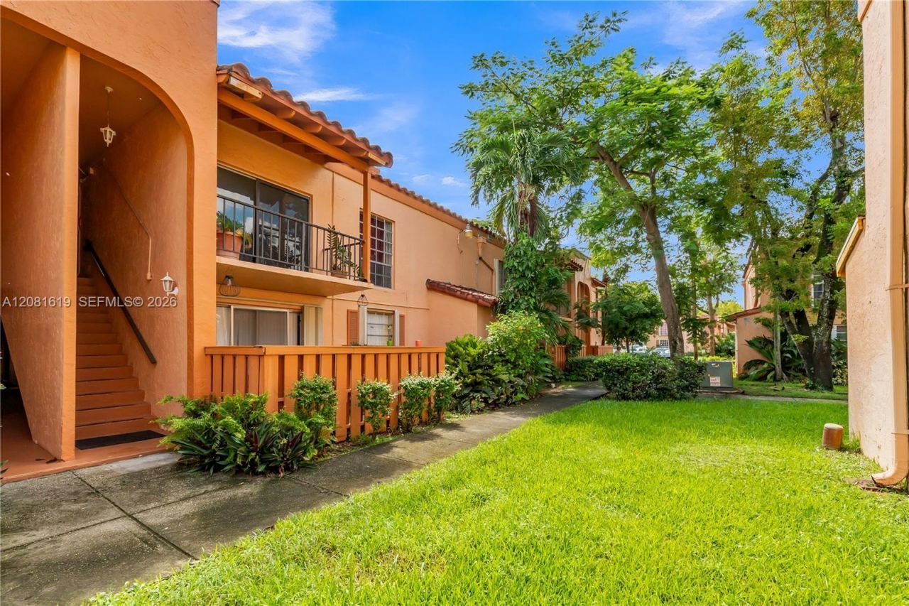 7110 Fairway Dr, Unit L12, Miami Lakes, FL 33014 Photo