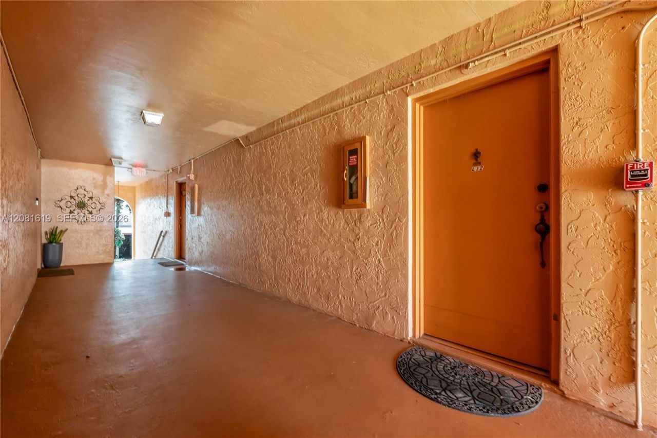 7110 Fairway Dr, Unit L12, Miami Lakes, FL 33014 Photo