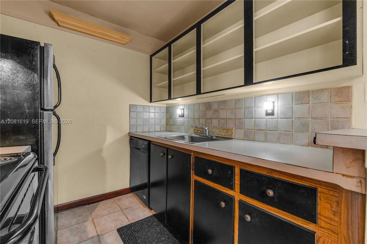 7110 Fairway Dr, Unit L12, Miami Lakes, FL 33014 Photo