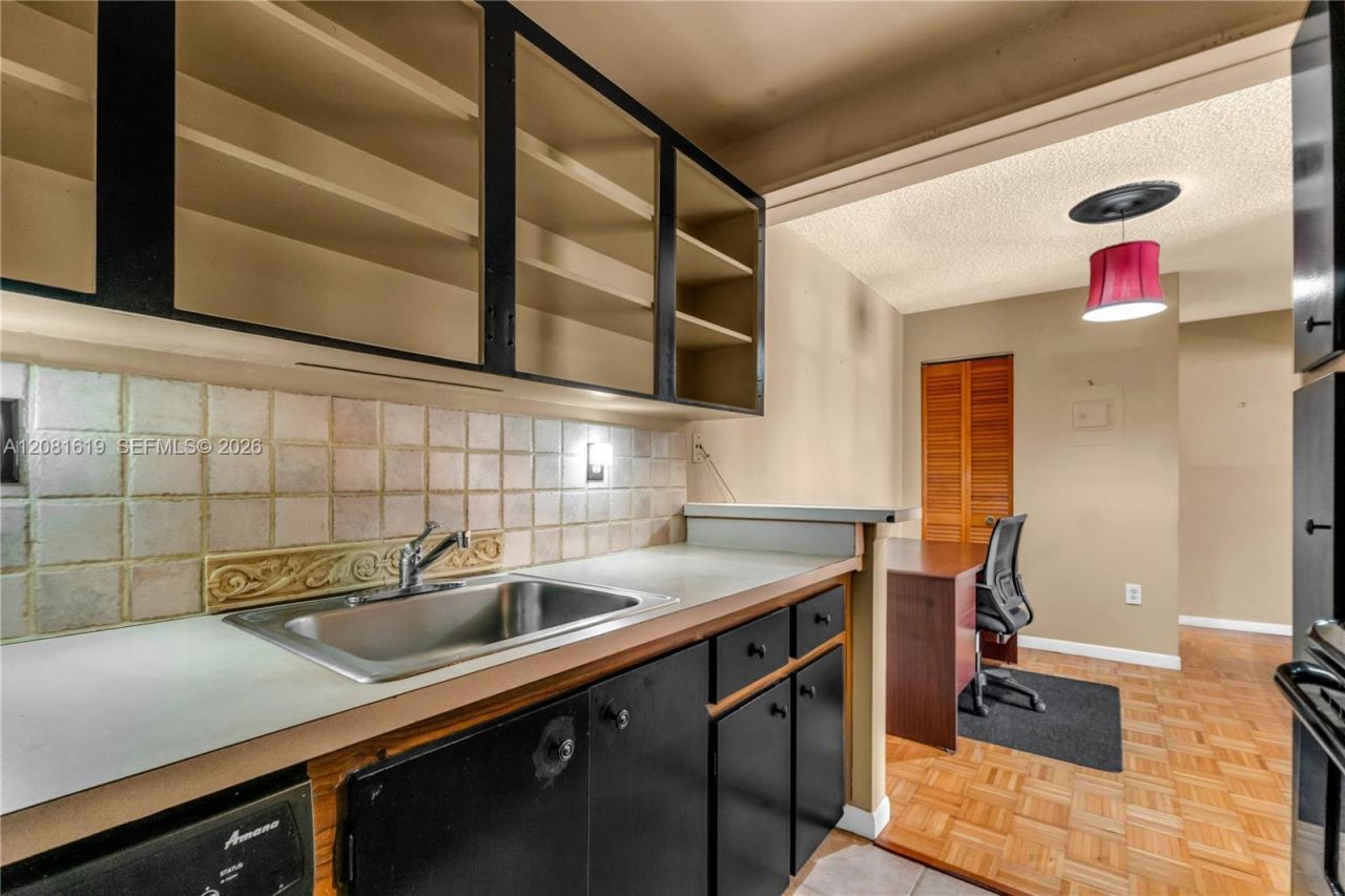 7110 Fairway Dr, Unit L12, Miami Lakes, FL 33014 Photo