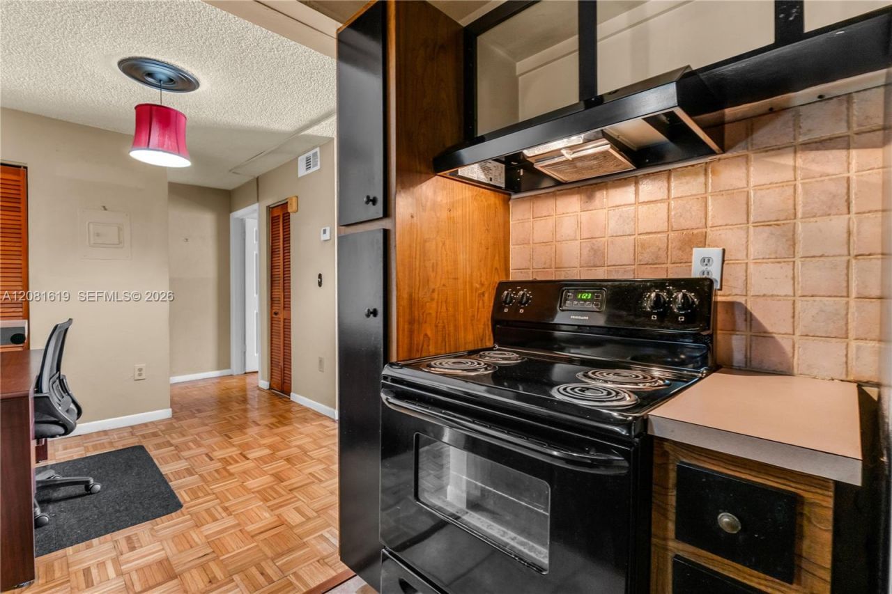 7110 Fairway Dr, Unit L12, Miami Lakes, FL 33014 Photo