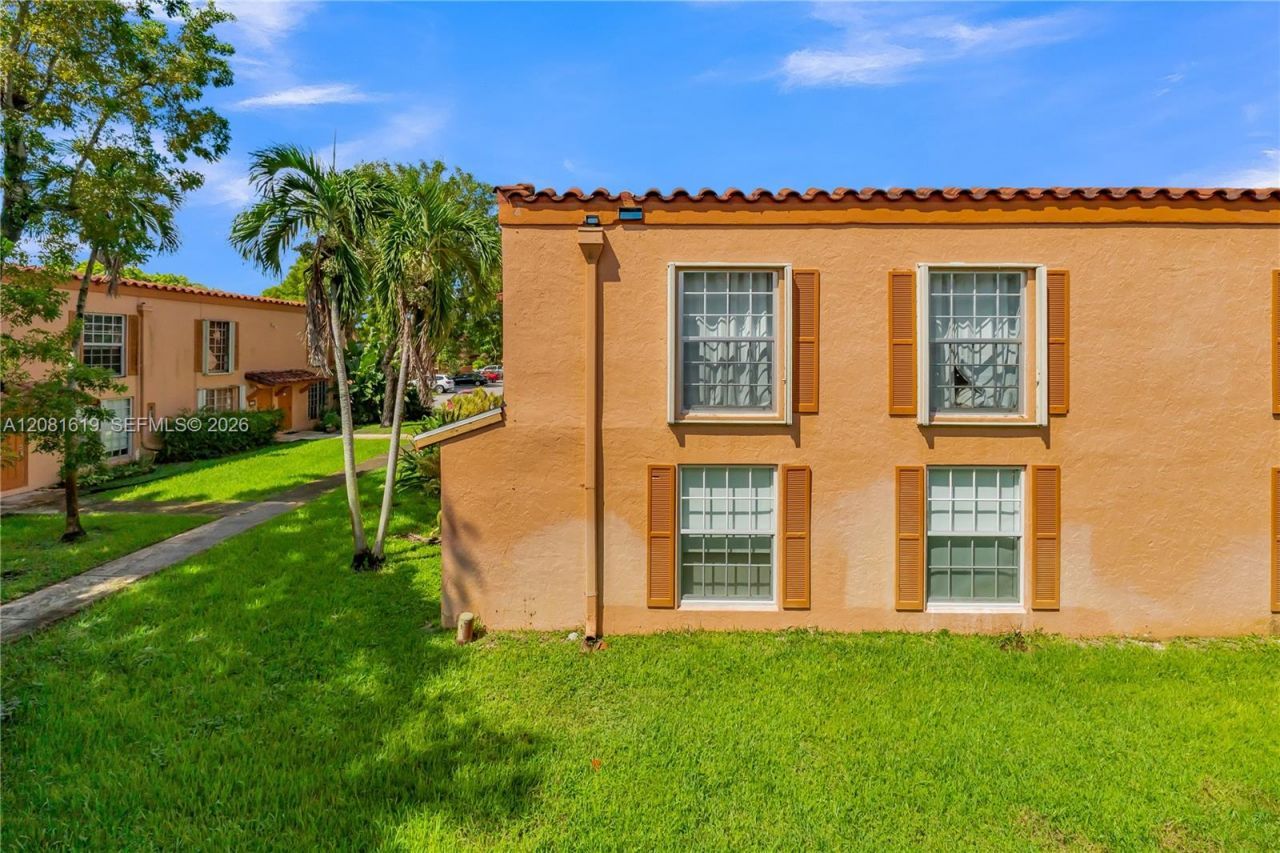 7110 Fairway Dr, Unit L12, Miami Lakes, FL 33014 Photo