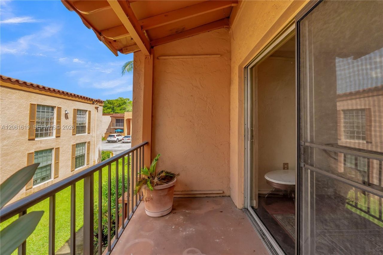 7110 Fairway Dr, Unit L12, Miami Lakes, FL 33014 Photo