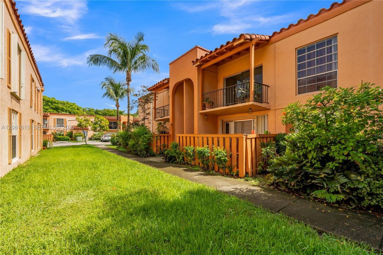 7110 Fairway Dr, Unit L12, Miami Lakes, FL 33014 Photo