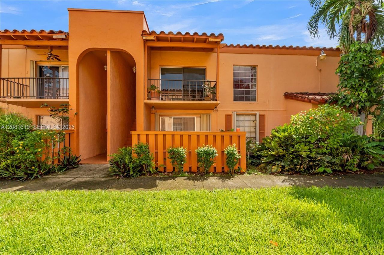 7110 Fairway Dr, Unit L12, Miami Lakes, FL 33014 Photo