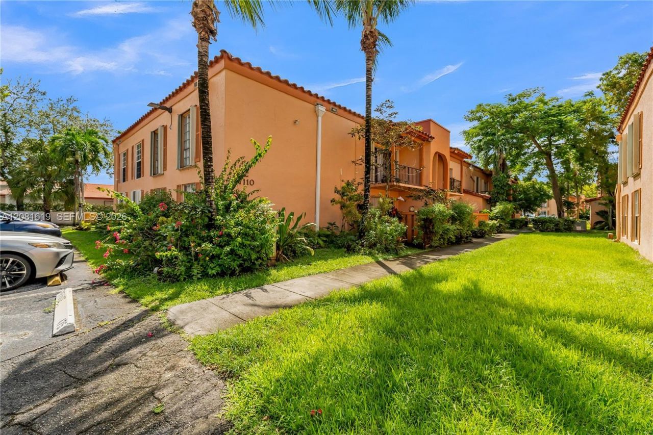 7110 Fairway Dr, Unit L12, Miami Lakes, FL 33014 Photo