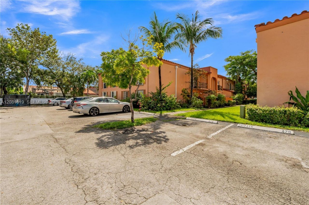7110 Fairway Dr, Unit L12, Miami Lakes, FL 33014 Photo