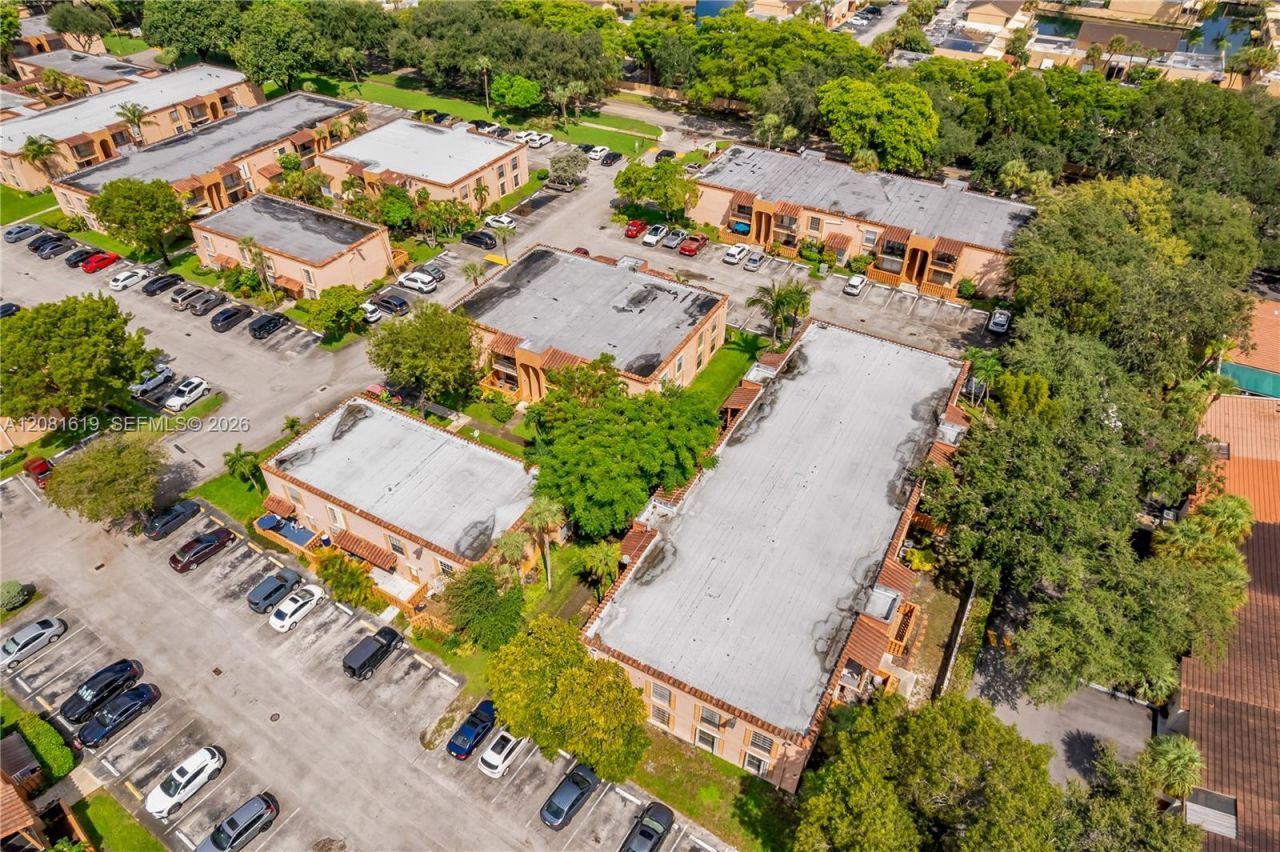 7110 Fairway Dr, Unit L12, Miami Lakes, FL 33014 Photo