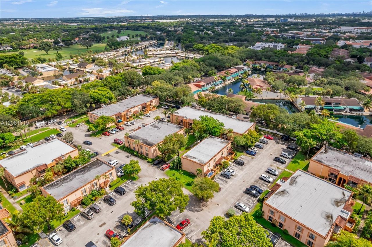 7110 Fairway Dr, Unit L12, Miami Lakes, FL 33014 Photo