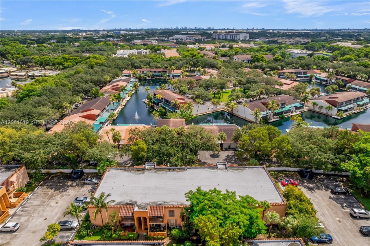 7110 Fairway Dr, Unit L12, Miami Lakes, FL 33014 Photo