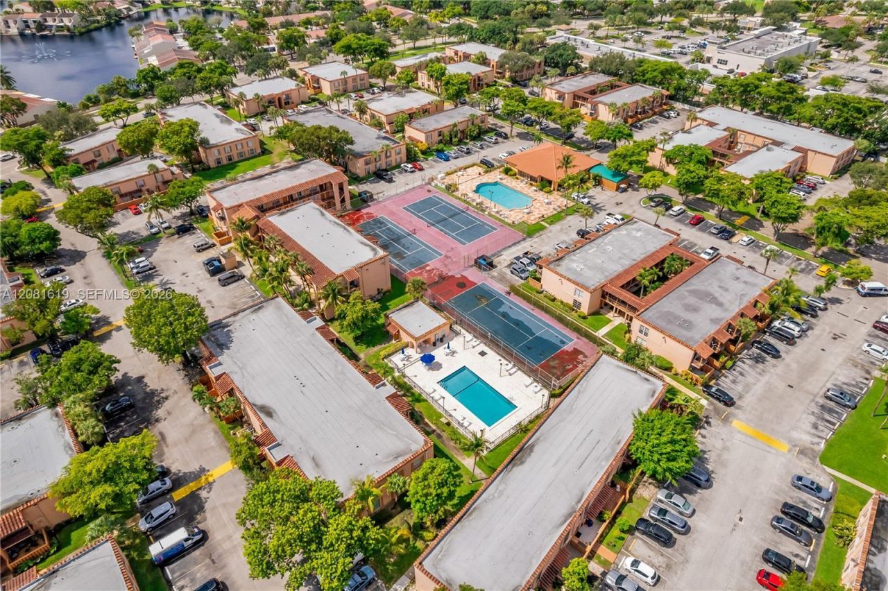 7110 Fairway Dr, Unit L12, Miami Lakes, FL 33014 Photo