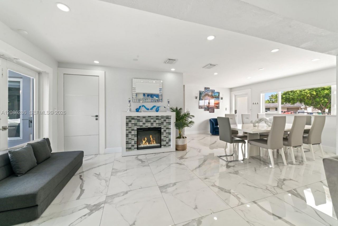 7843 NW 172nd St, Unit 1, Hialeah, FL 33015 Photo