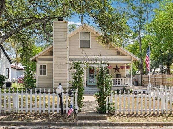 802 Hudgins ST, Smithville, TX 78957