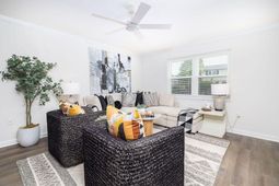 415 Parkdale Drive photo 4
