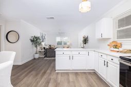 415 Parkdale Drive photo 4