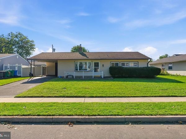 28 ORCHARD LANE, LEVITTOWN, PA 19055