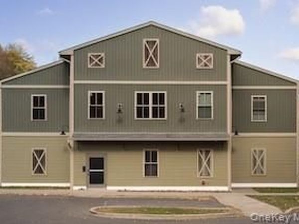128 Vineyard Avenue, Unit 201, Highland, NY 12528