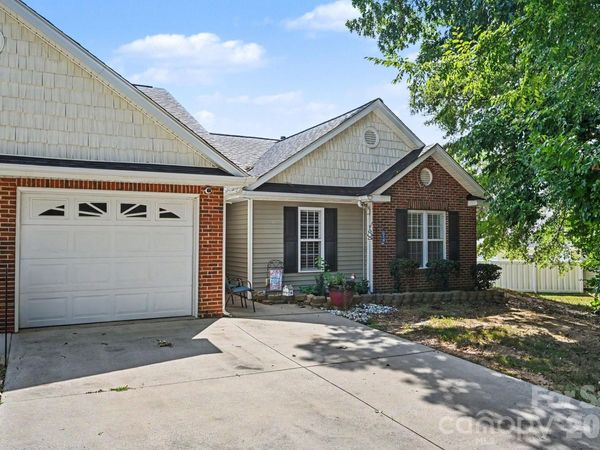 219 Edinburgh Court, Mount Holly, NC 28120
