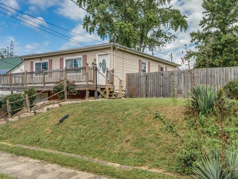 136 Hayward Avenue, Circleville, OH 43113 Photo 3