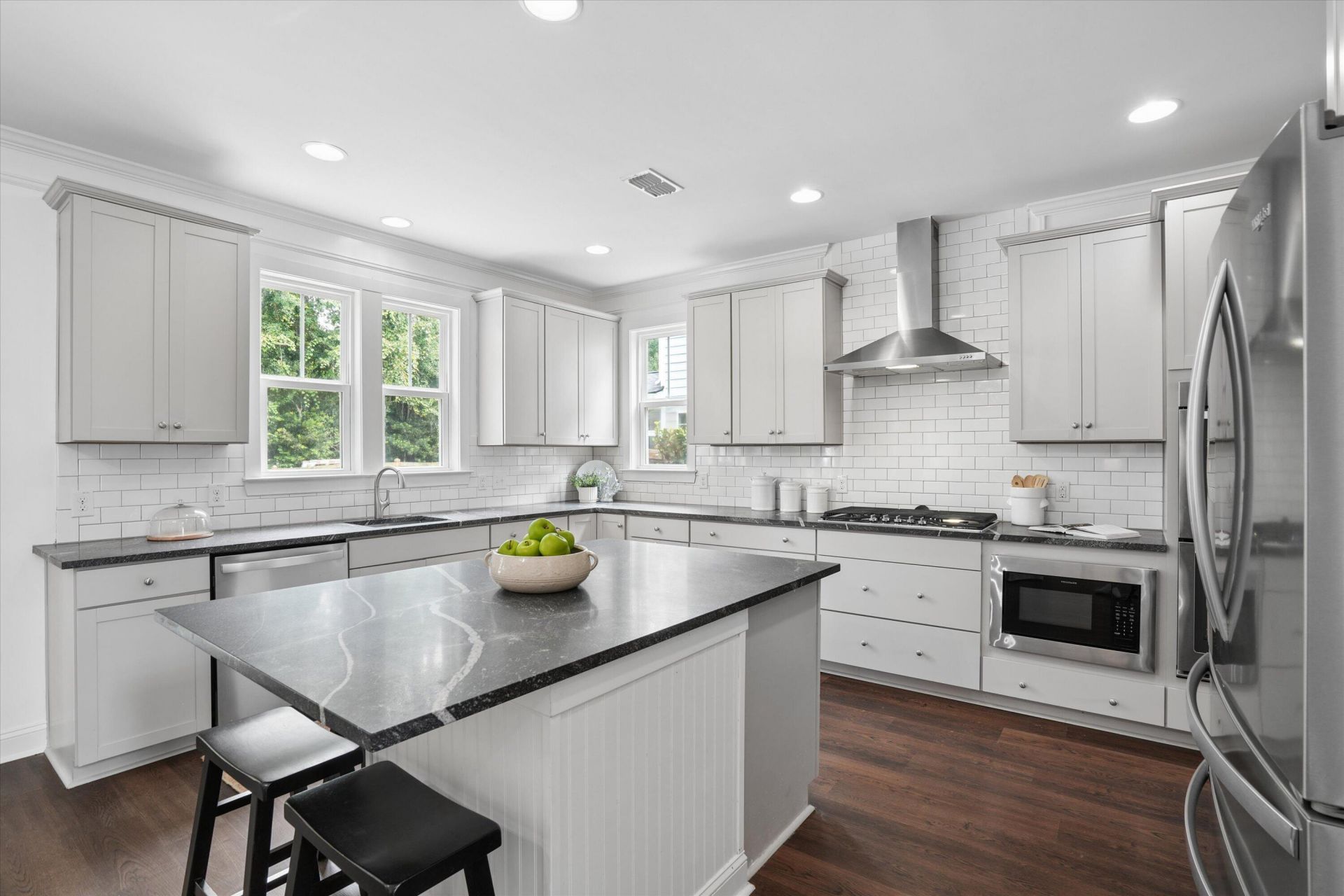 1300 Enfield Lane Photo 13