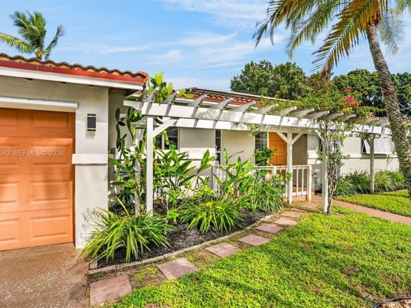 2100 SW 23rd Ter , Fort Lauderdale, FL 33312