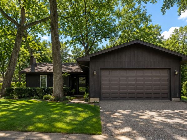 220 Lakewood Drive , Oakwood Hills, IL 60013