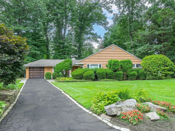 7 Appletree Lane , Glen Cove, NY 11542