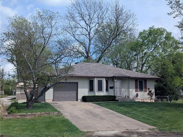 701 S Oakland Street, Harrisonville, MO 64701