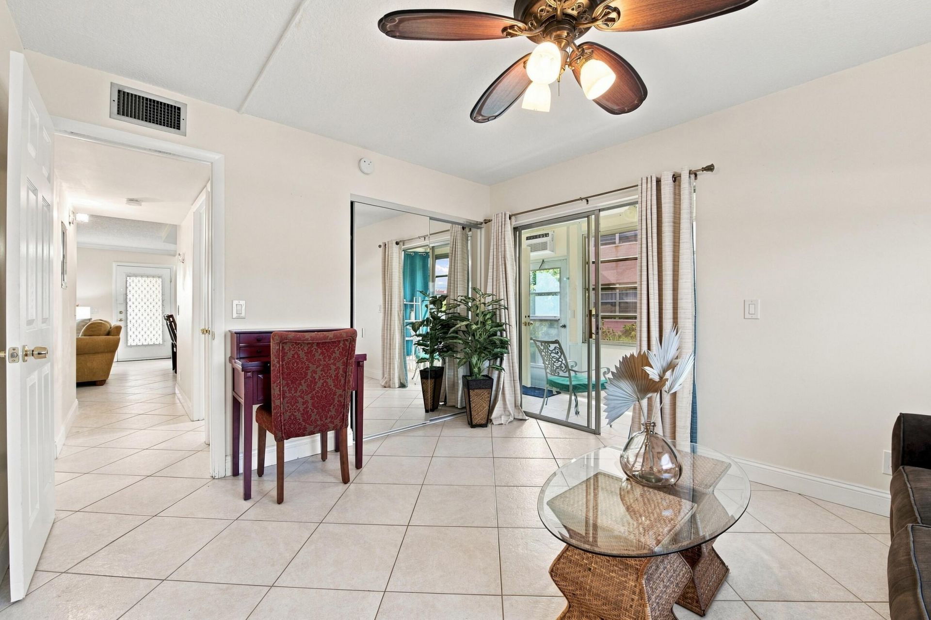 4 Flanders A, Delray Beach, FL 33484 Photo