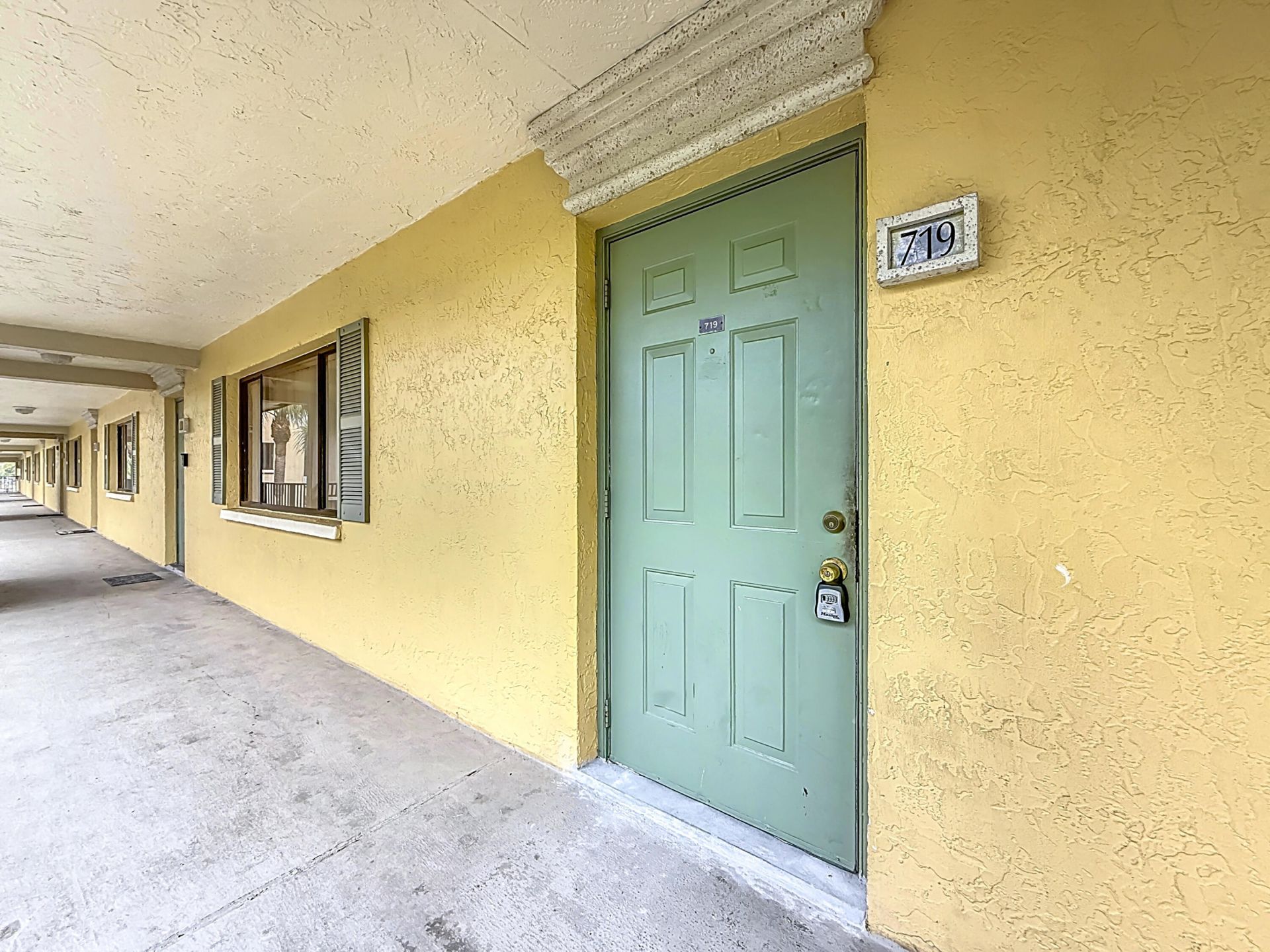 719 Meadows Circle, Boynton Beach, FL 33436 Photo