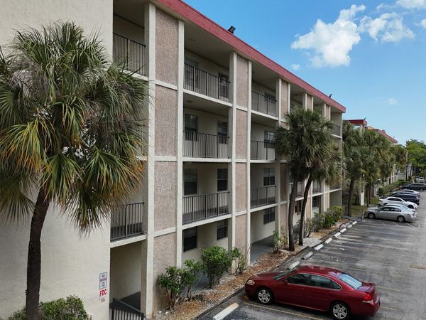 3070 NW 48TH Terrace, Unit 414, Lauderdale Lakes, FL 33313